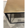 MACABANE - Table carrée aluminium doré pieds métal