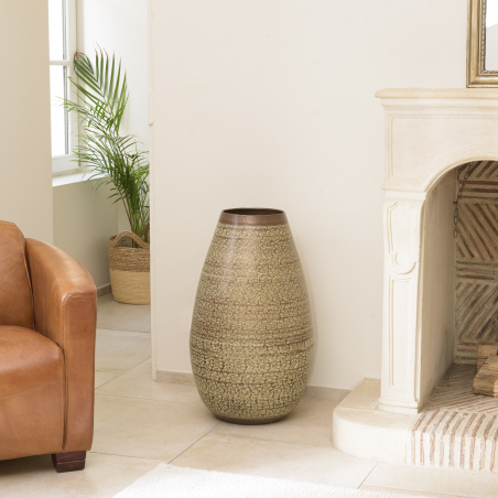 MACABANE - Vase alu L40cm H70cm vert vieilli motifs arabesques fleuris