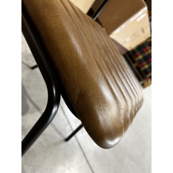 MACABANE - Lot de 2 chaises assise et dossier matelassés cuir pieds acier