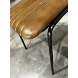 MACABANE - Lot de 2 chaises assise et dossier matelassés cuir pieds acier