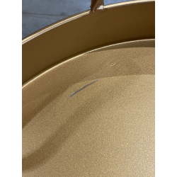 MACABANE - Table d’appoint avec poignées plateau métal doré pieds rotin