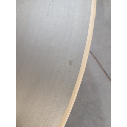 MACABANE - Table basse ronde 120x120cm en fer noir et bordure dorée